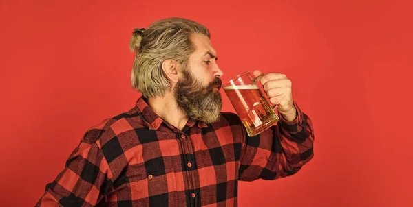 Having fun. Alcohol beverage. Beer pub. Bartender bar. Refresh your spirit. Modern hipster getting drunk. Welcome drink. Brutal bearded man drink beer. Man hold mug of beer. Hipster at bar counter — Stock Photo, Image