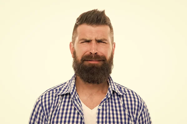 Être de mauvaise humeur. Brutal homme barbu. Style classique. cheveux non rasés. barbu dandy de manière branchée. brutal hipster caucasien avec moustache. malheureux beau hipster à l'ancienne — Photo