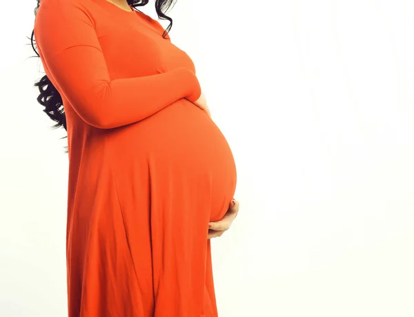 Manos femeninas de mujer embarazada acariciando su vientre —  Fotos de Stock