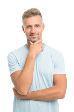 Aklında bir şey var. Düşünceli yüz ifadesi. Yakışıklı, bakımlı, sakallı bir adam. Berber dükkanı konsepti. Berber kuaförü. Adam iyi görünümlü model. Erkek güzeli. Tüylerini düzeltiyorum. Yakışıklı adam.