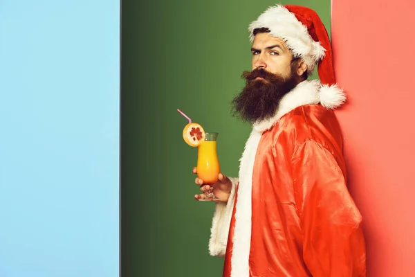 Sérieux barbu père Noël claus homme — Photo