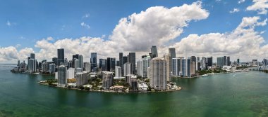 Brickell 'ların gökyüzü manzarası. Brickell Miami 'nin panoramik şehir manzarası. Brickell 'in gökdelenleri. Brickell finans bölgesinin manzarası. Brickell, Miami Sahili.