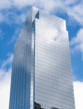 Modern cam bina. Yansıtıcı cam mimarisi. İş sahasında mimarlık. Mimarlık. İş binası. Cam bina. İş şehri. Şehir mimarisi.