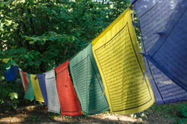 Budist Tibet dua bayrağı beş renk anlamında farklıdır. Tibet Dua Bayrakları. Budist dua bayrakları. 