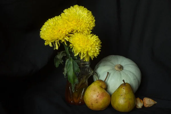 Yellow Chrysanthemums Glass Mug Green Pumpkin Two Pear Two Physalis — Stock Photo, Image