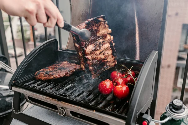 American Style Barbeque Dinner Gas Grill Making Smoked Food Balcony — Stock Photo, Image