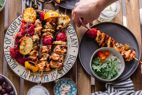 Spiedini Grigliati Pollo Verdure Ora Legale Del Barbecue Cena Festa — Foto Stock