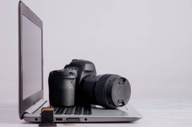 Dizüstü Bilgisayarda Profesyonel Dslr Kamera