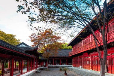 Güzel Çin mimarisi, pencereden manzara.