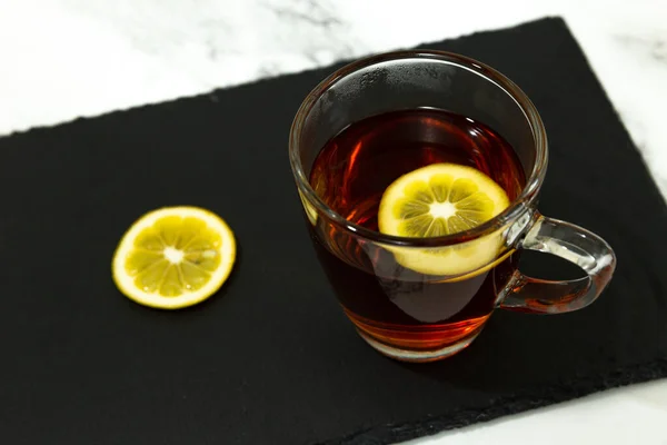 Tasse Tee Mit Zitrone — Stockfoto
