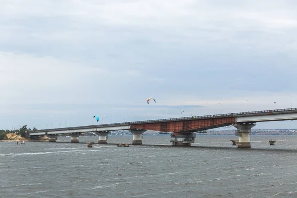 Blick Von Der Birne Auf Kitesurfer Nahe Brücke Bei Trübem — Stockfoto