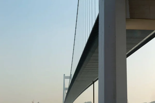 Χρυσή πύλη γέφυρα ημέρα πυροβόλησε στην Κίνα — Φωτογραφία Αρχείου