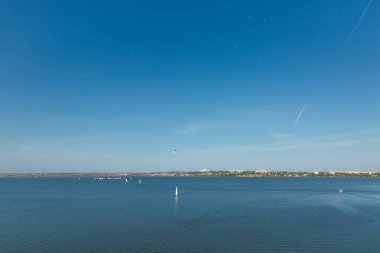 Büyük bir su kütlesi. Yüksek kalite fotoğraf
