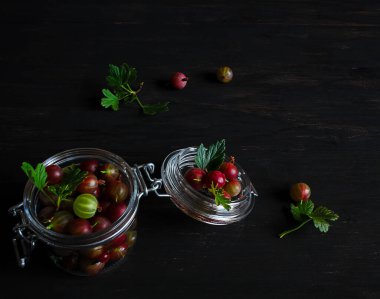 Bektaşi üzümleri kavanozda, ilk hasadı hasat ediyorlar..