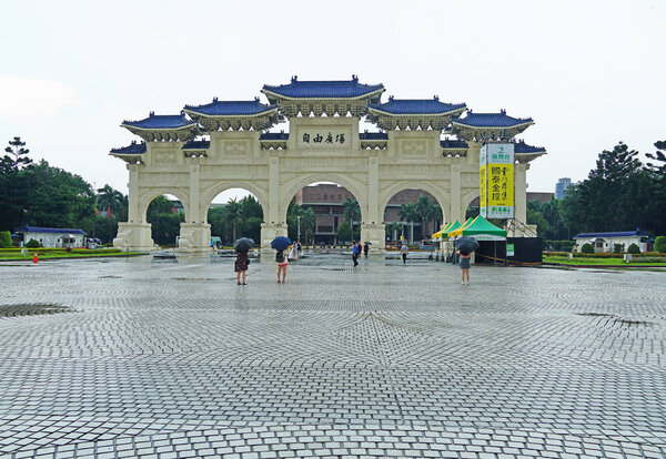 Тайбэй, Тайвань - 27 июля 2019 года: Вид на Арки на площади Свободы в Тайване
.