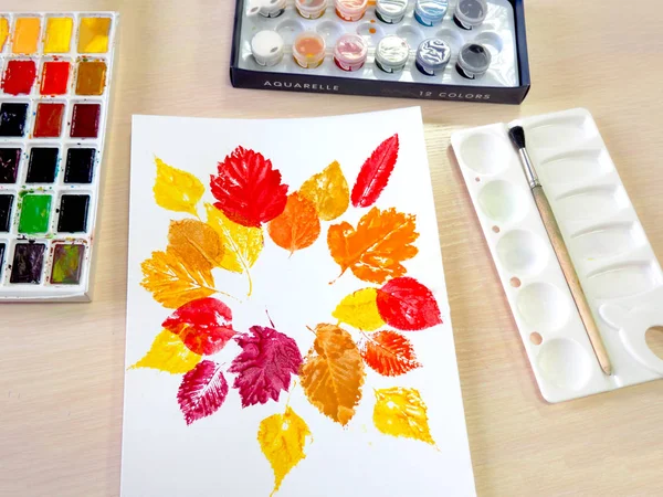 suluboya fırçası, kurşun kalem, silgi ile araçları seti