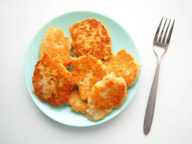 Mavi tabakta patates kek