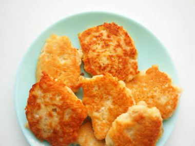 Mavi tabakta patates kek