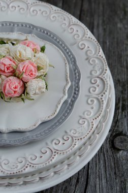 plakalar üzerinde güzel ihale dekoratif çiçekler in görünümüne yakın