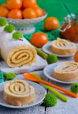 Renkli arka plan üzerinde portakal Reçelli bisküvi nağmeleme