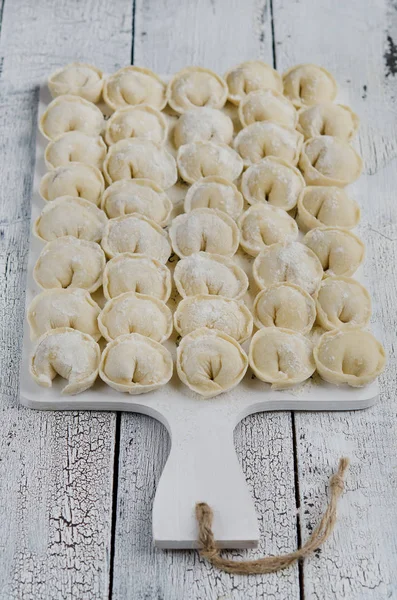 Close View Raw Dumplings Cutting Board — Stock Photo, Image