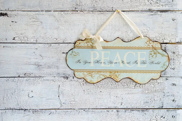 Ahşap Arka Plan Üzerinde Kelime Barış Ile Vintage Etiket — Stok fotoğraf