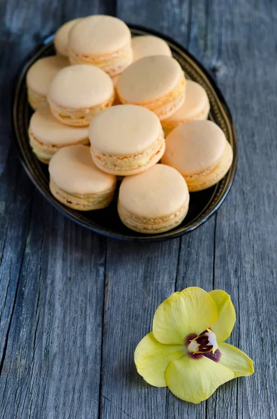 Vanilla Macaroons Old Wooden Table — Stock Photo, Image