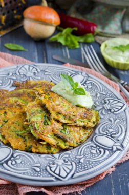 kabaklar ve kabak yapılmış sebze krep görünümünü kapat