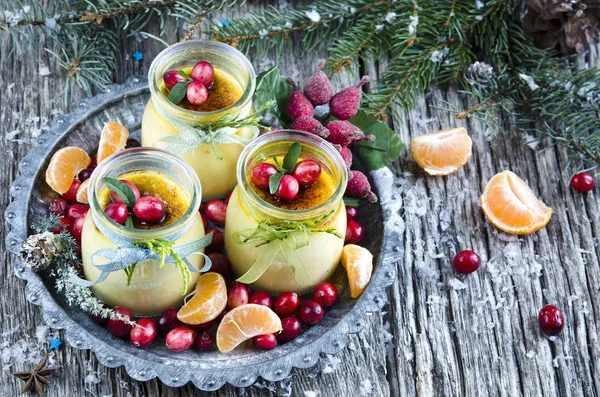 Postres Crema Dulce Brulee Con Arándanos Mandarinas — Foto de Stock