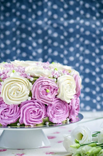 Close Van Zoete Spons Cake Met Roomkaas Houten Achtergrond — Stockfoto