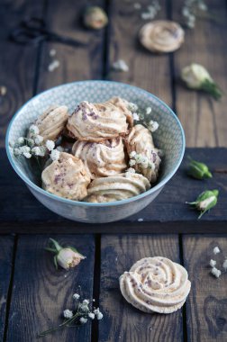 ahşap zemin üzerine ev yapımı tatlı zephyr tatlılar