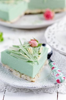 Hindistan cevizi cheesecake matcha çay ve beyaz çikolata ile 