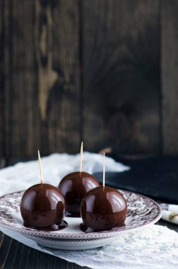 kek fıstık sosu ve çikolatalı krem, seçici odak