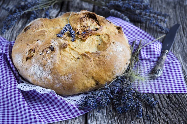 Свежеиспеченный Традиционный Хлеб Лавандой Сельской Местности — стоковое фото