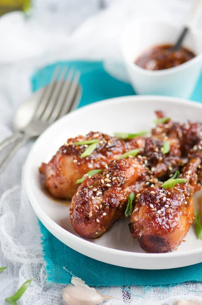 Sweet Sticky Chicken Drumsticks Light Background — Stock Photo, Image