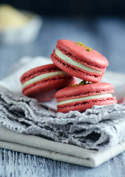 Macarons Pistachio Cream Wooden Background — Stock Photo, Image