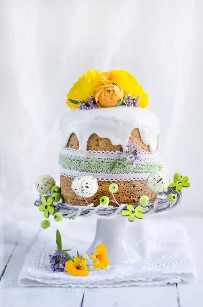 Traditional Easter Cake Decorated Icing Flowers — Stock Photo, Image