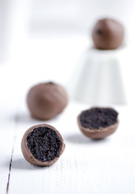 El yapımı çikolata bonbon oreo bisküvi ile