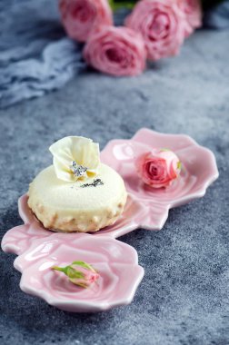 Ev yapımı tatlı pasta görünümünü kapat