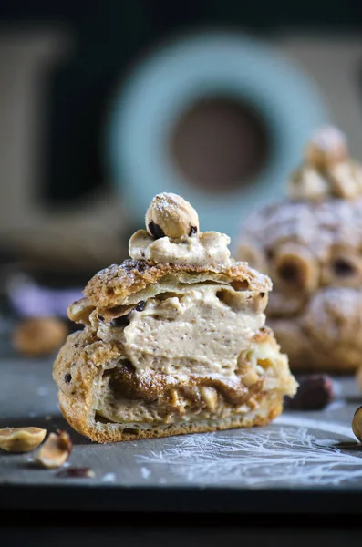 Pastelería Choux Paris Brest Choux Con Crema Muselina Avellanas — Foto de Stock