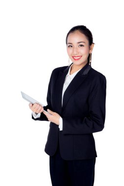 Dokunmatik yüzeytablet bilgisayar kullanarak tutan genç kadın, üzerinde izole