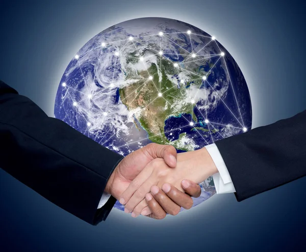 Biznes z ludźmi drżenie rąk z globalnej komunikacji n — Zdjęcie stockowe