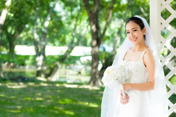 Asian bride at outdoor in a morning. — Stock Photo, Image