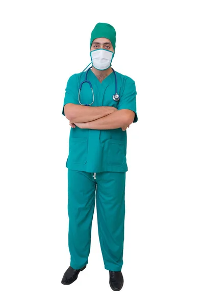 Portrait du médecin en masque et uniforme vert isolé sur blanc b — Photo