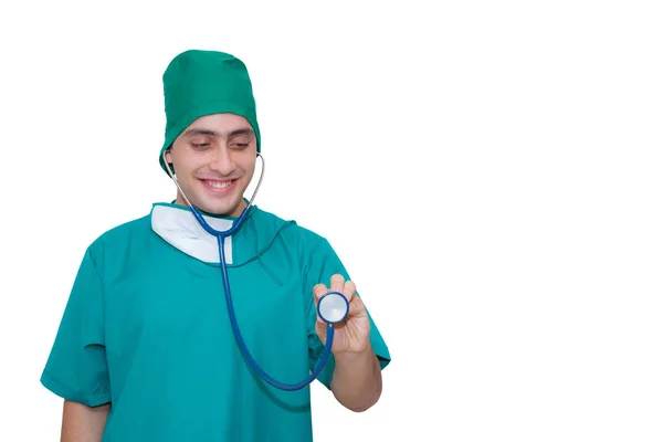 Doctor hombre persona con uniforme verde celebración estetoscopio isola —  Fotos de Stock