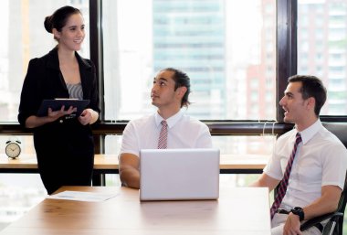 iş adamları kendi iş relatio terimi hakkında konuşurken
