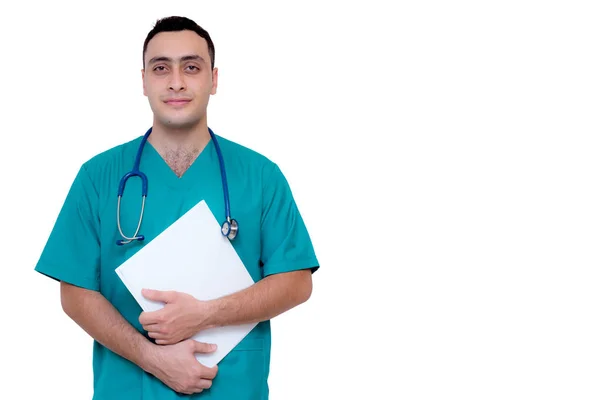 Doktor s stetoskem a přidržením souboru v bílém backgu — Stock fotografie