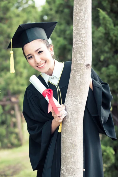 Menina estudante graduado feliz, parabéns - educati pós-graduação — Fotografia de Stock