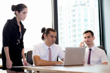 iş adamları kendi iş relatio terimi hakkında konuşurken