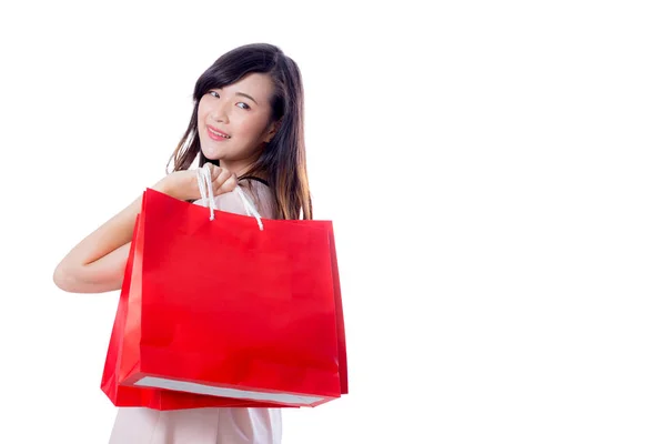 Красивые улыбающиеся азиатские молодые женщины с пакетами для покупок изол — стоковое фото